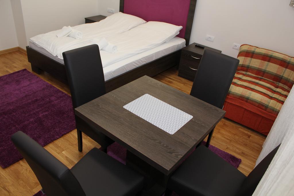 Wake Up Apartments And Rooms เบลเกรด ภายนอก รูปภาพ