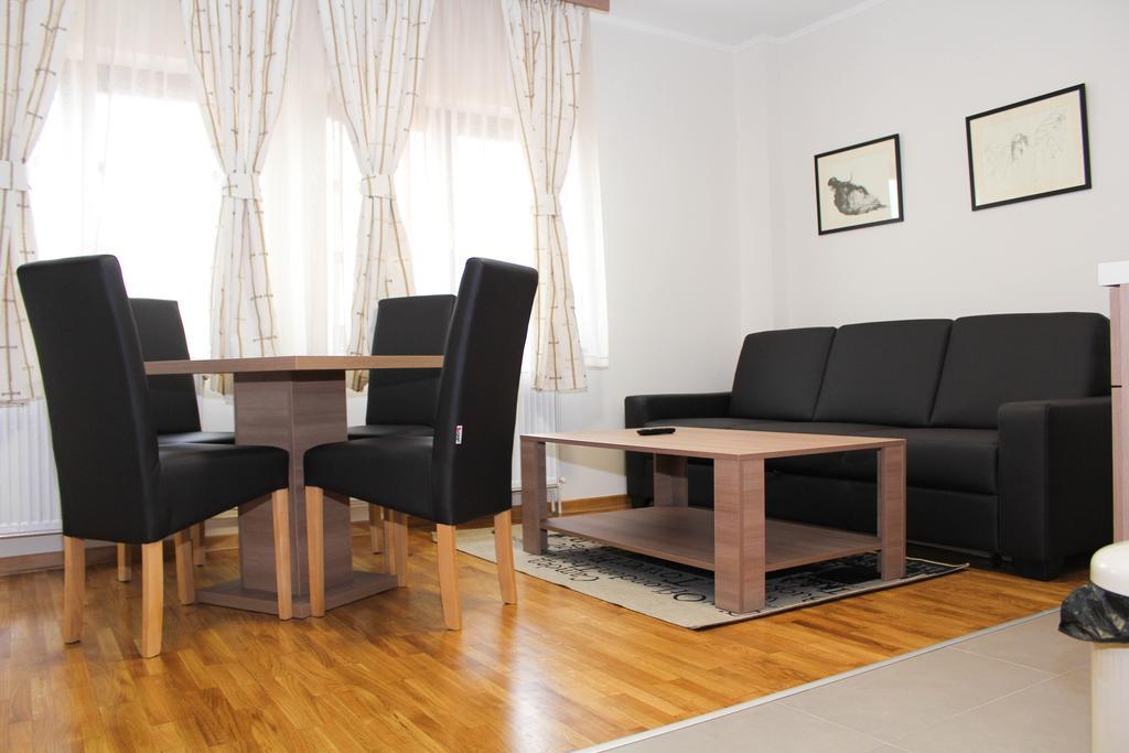 Wake Up Apartments And Rooms เบลเกรด ภายนอก รูปภาพ