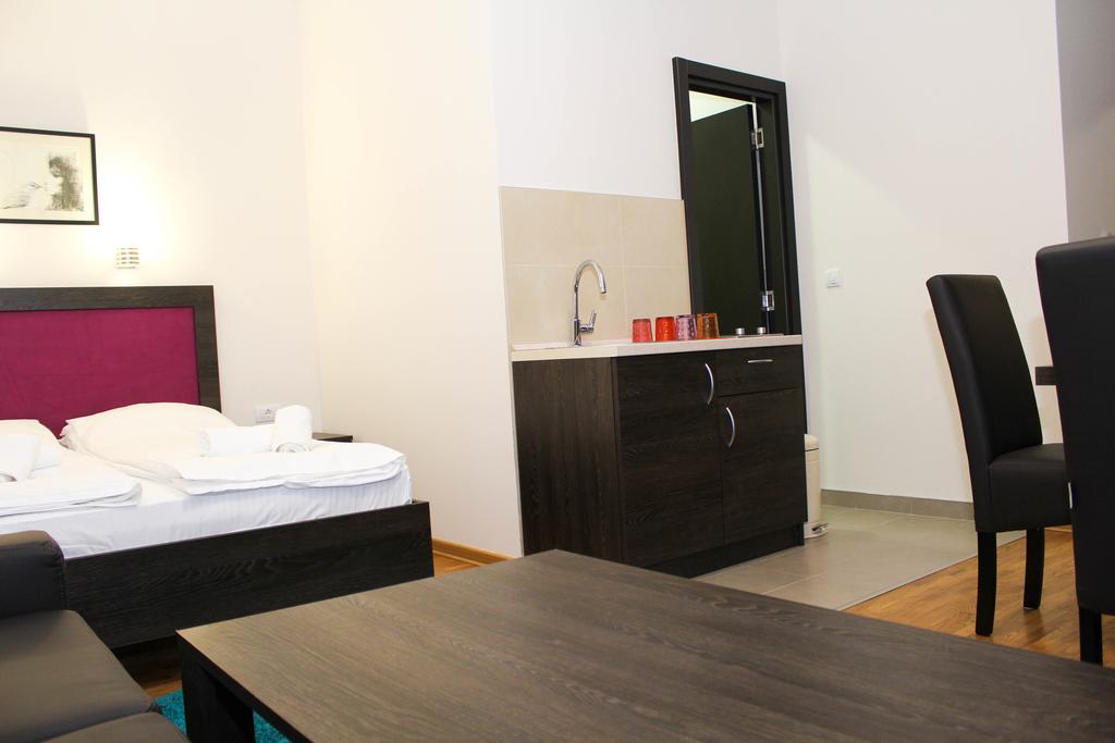 Wake Up Apartments And Rooms เบลเกรด ภายนอก รูปภาพ