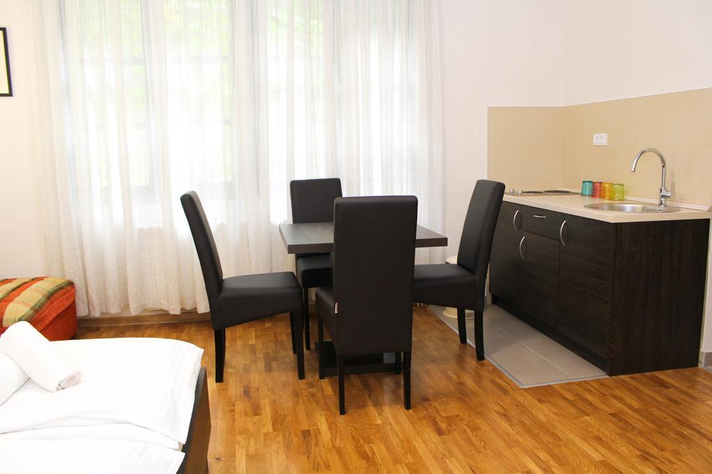 Wake Up Apartments And Rooms เบลเกรด ภายนอก รูปภาพ